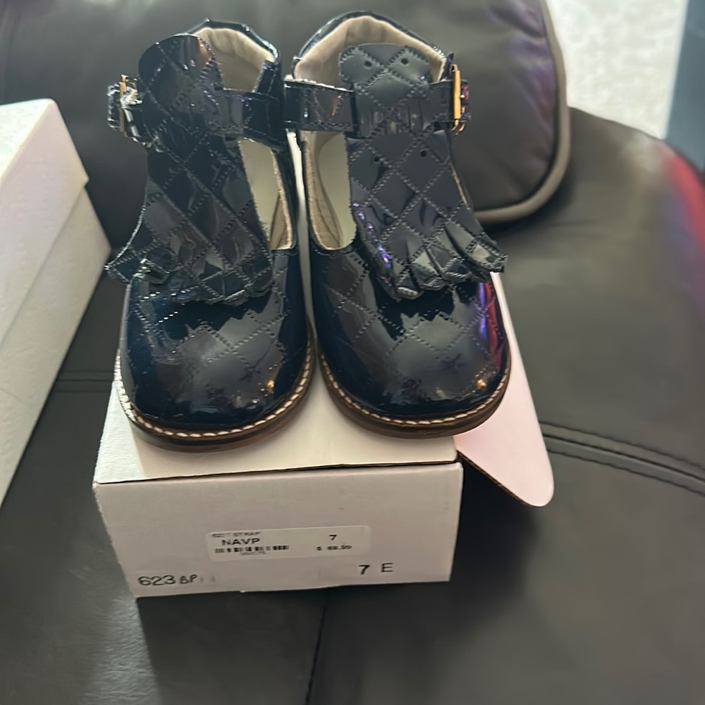 Walking hard bottom walking shoes size 7